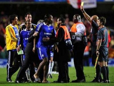 Thầy trò Hiddink đổ lỗi trọng tài đã giết Chelsea - 2 Thầy trò Hiddink đổ lỗi trọng tài đã giết Chelsea - 2