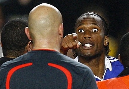 Chelsea tính thải loại Drogba vì hành vi vô văn hóa - 1 Chelsea tính thải loại Drogba vì hành vi vô văn hóa - 1