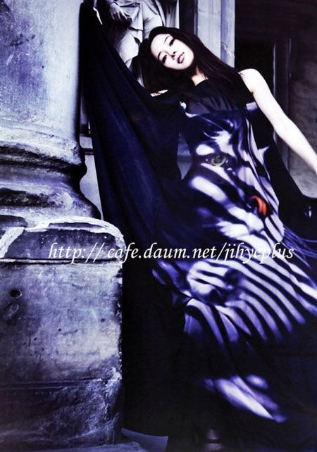 Chùm ảnh: Han Ji Hye “tung hoành” tại Ý - 12