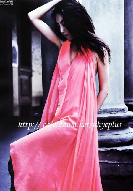 Chùm ảnh: Han Ji Hye “tung hoành” tại Ý - 13