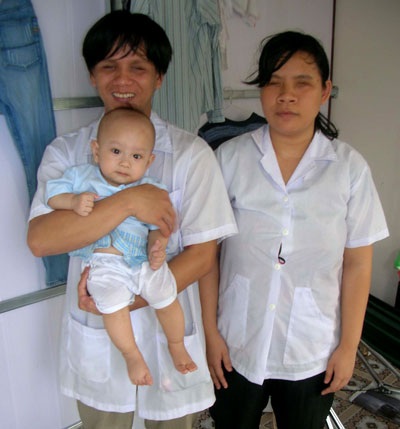 Đôi vợ chồng mù và câu chuyện tình yêu cảm động - 1 Đôi vợ chồng mù và câu chuyện tình yêu cảm động - 1