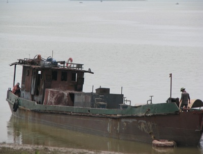 Cháy tàu chở dầu, 3 người bị thương nặng - 1