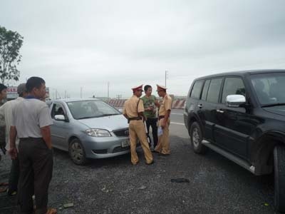 Thêm một CSGT phải “diễn xiếc” trên quốc lộ - 5