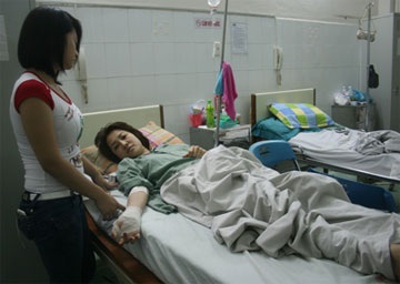 Hai anh em ruột bị côn đồ truy sát trong đêm - 1