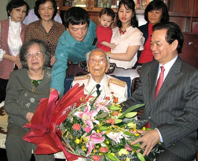Đại tướng Võ Nguyên Giáp gửi thư tới Toà án Lương tâm Nhân dân Quốc tế - 1 Đại tướng Võ Nguyên Giáp gửi thư tới Toà án Lương tâm Nhân dân Quốc tế - 1