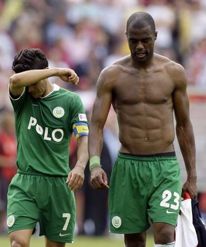 Gomez “đánh chìm” Wolfsburg, Bayern đắc lợi - 2