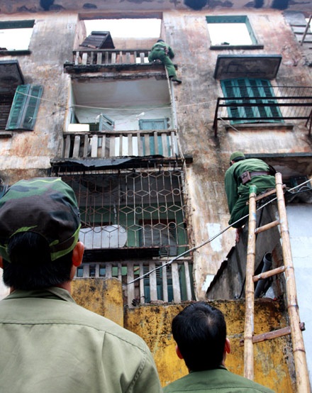 Chùm ảnh: Diễn tập cứu người mắc kẹt trong bão - 13 Chùm ảnh: Diễn tập cứu người mắc kẹt trong bão - 13