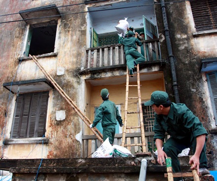 Chùm ảnh: Diễn tập cứu người mắc kẹt trong bão - 6 Chùm ảnh: Diễn tập cứu người mắc kẹt trong bão - 6