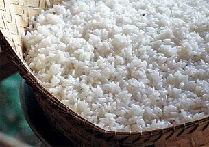 Nấu cơm kiểu dân gian làm nghèo chất bổ - 1 Nấu cơm kiểu dân gian làm nghèo chất bổ - 1