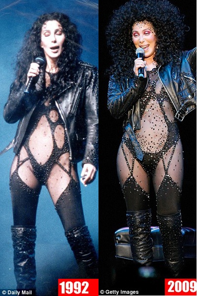 Cher mặc lại bộ đồ mát mẻ của 17 năm trước - 2 Cher mặc lại bộ đồ mát mẻ của 17 năm trước - 2