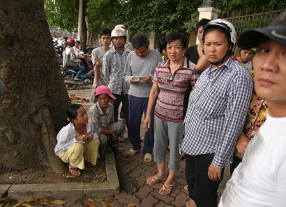 Phát hiện xác hài nhi trong thùng rác trên phố Lê Duẩn - 2