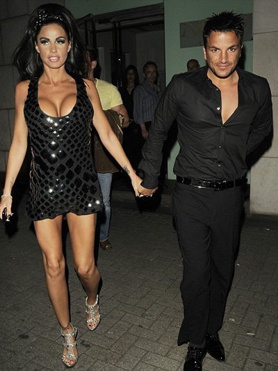 Siêu mẫu “ngực bự” bỏ chồng - 1 Siêu mẫu “ngực bự” bỏ chồng - 1