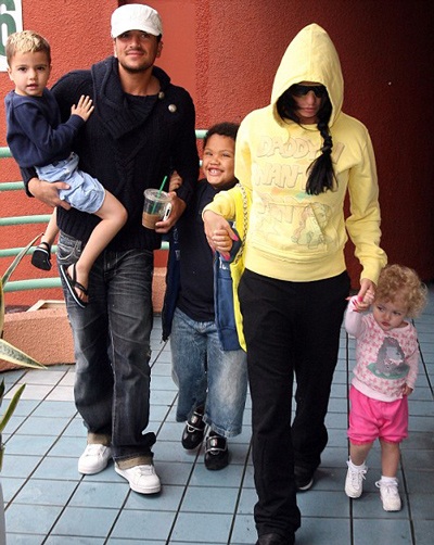 Siêu mẫu “ngực bự” bỏ chồng - 2 Siêu mẫu “ngực bự” bỏ chồng - 2