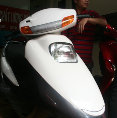 Xe máy nhái Honda giá đồng hạng 16 triệu đồng - 3 Xe máy nhái Honda giá đồng hạng 16 triệu đồng - 3
