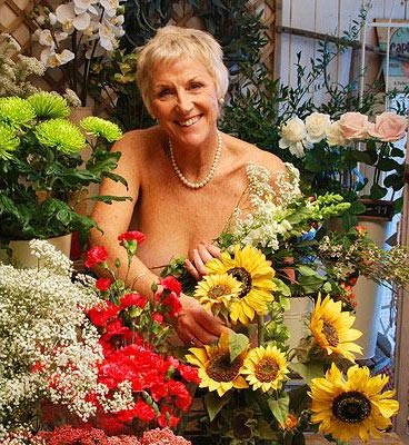 Xem các “mẫu” nữ U80 trút bỏ xiêm y - 6