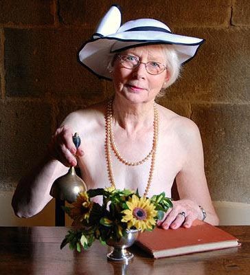 Xem các “mẫu” nữ U80 trút bỏ xiêm y - 14