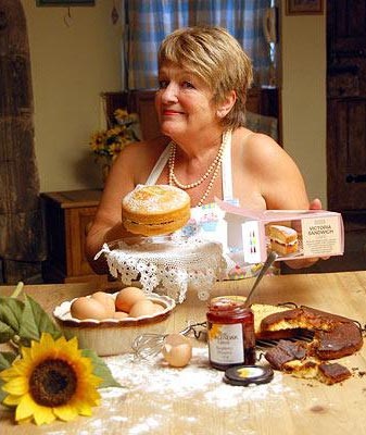 Xem các “mẫu” nữ U80 trút bỏ xiêm y - 10