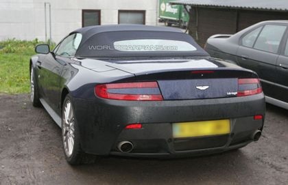 Lộ diện Aston Martin V12 Vantage mui trần - 7