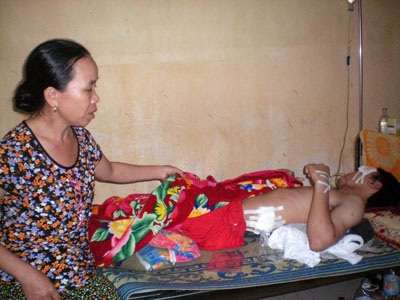 Đâm bạn thủng sườn vì chiếc USB - 1