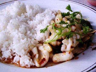 Những chuyện “ly kỳ” ở khu bếp quán cơm văn phòng - 1