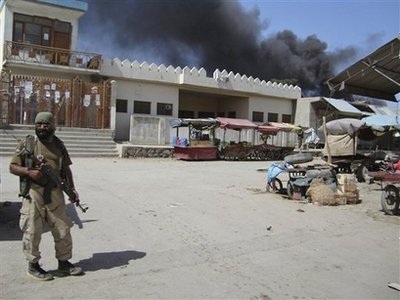 20 người chết trong vụ tấn công các tòa nhà chính phủ  - 1 20 người chết trong vụ tấn công các tòa nhà chính phủ  - 1