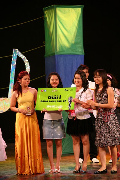 Phụng Loan - nữ sinh hát hay nhất trường Ngoại thương 2009 - 8 Phụng Loan - nữ sinh hát hay nhất trường Ngoại thương 2009 - 8