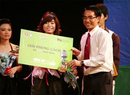Phụng Loan - nữ sinh hát hay nhất trường Ngoại thương 2009 - 3 Phụng Loan - nữ sinh hát hay nhất trường Ngoại thương 2009 - 3