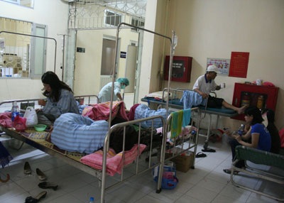 Nhiều bệnh nhân mắc tả bị trụy mạch - 1