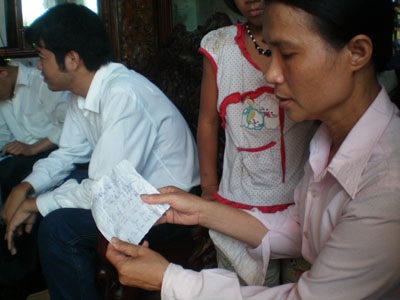 Cám cảnh gia đình cháu bé bị anh họ thiêu đốt - 2