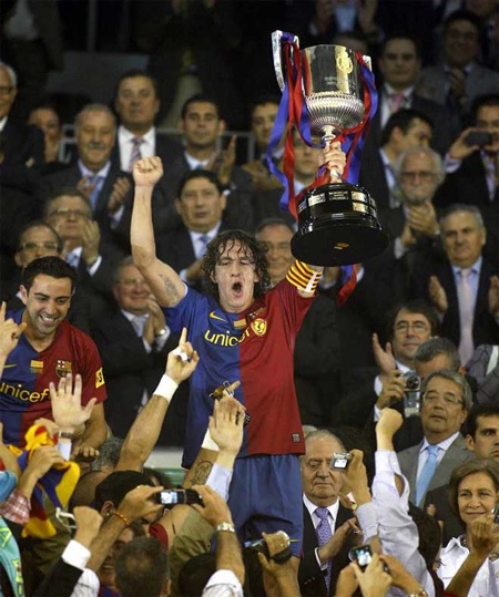 Những khoảnh khắc khó quên trong đêm đăng quang của Barcelona - 7 Những khoảnh khắc khó quên trong đêm đăng quang của Barcelona - 7