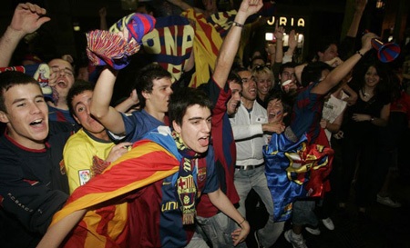 Những khoảnh khắc khó quên trong đêm đăng quang của Barcelona - 14 Những khoảnh khắc khó quên trong đêm đăng quang của Barcelona - 14