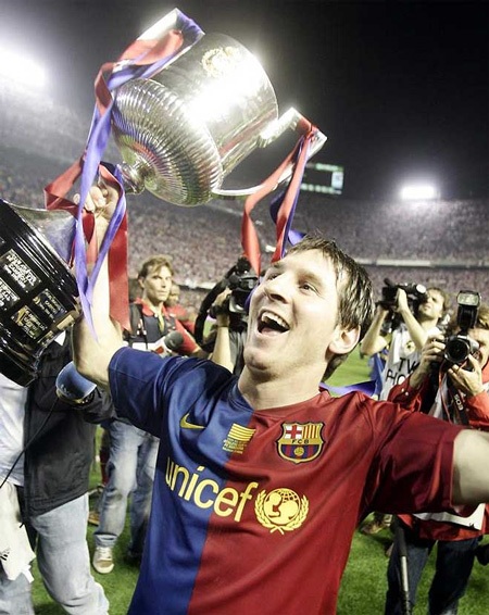 Những khoảnh khắc khó quên trong đêm đăng quang của Barcelona - 2 Những khoảnh khắc khó quên trong đêm đăng quang của Barcelona - 2