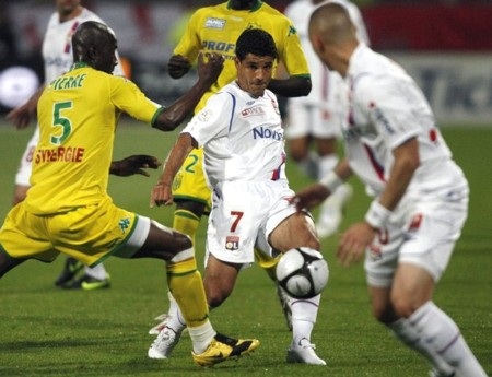 Dù thắng, Lyon vẫn không thể bám đuổi Marseille - 2