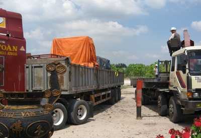 Pho tượng Phật ngọc được làm bằng loại ngọc quý nhất thế giới - 3