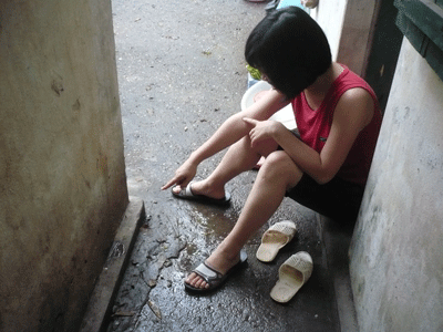 Sinh viên “ăn ngủ” cùng sâu róm - 3