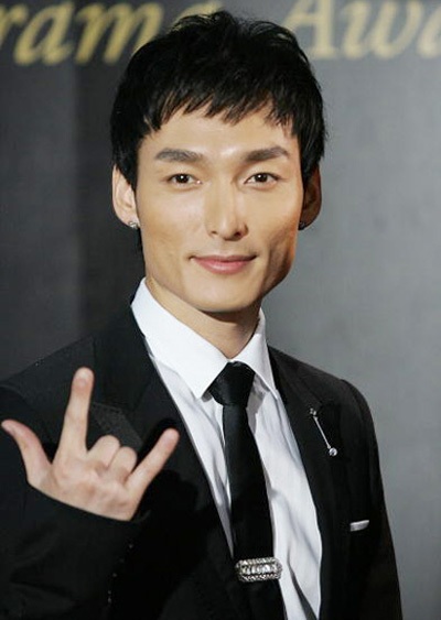 Hậu scandal, Tsuyoshi Kusanagi trở lại làm việc - 1