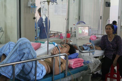 Nhiều bệnh nhân mắc tả bị trụy mạch - 2