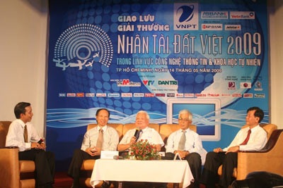 Giới trẻ TPHCM hào hứng với Nhân tài Đất Việt 2009 - 3