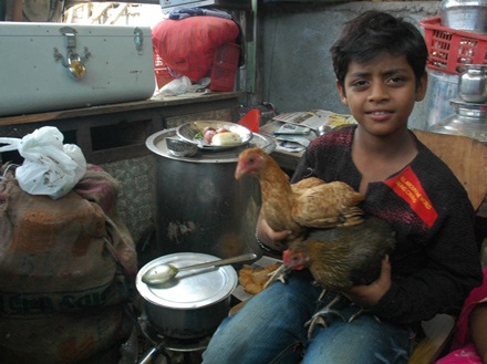 Sao nhí phim “Triệu phú ổ chuột” mất nhà - 2