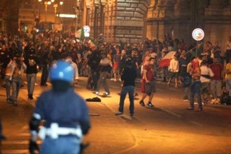 Hooligan Ý và TBN tính “diệt” fan MU tại Rome - 1