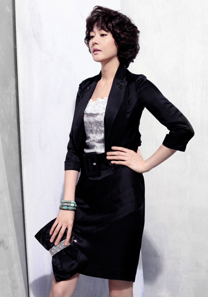 Thời trang hè của Sung Yu Ri: Trang nhã và dịu dàng - 14