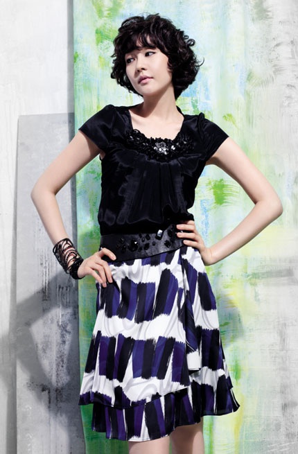 Thời trang hè của Sung Yu Ri: Trang nhã và dịu dàng - 2