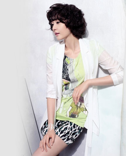 Thời trang hè của Sung Yu Ri: Trang nhã và dịu dàng - 20