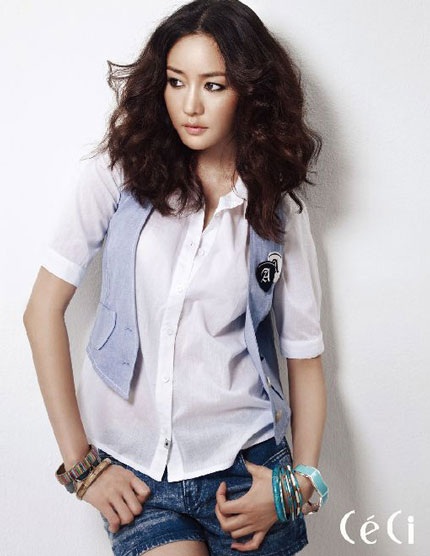 Thời trang hè của Sung Yu Ri: Trang nhã và dịu dàng - 28