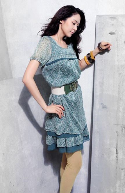 Thời trang hè của Sung Yu Ri: Trang nhã và dịu dàng - 4