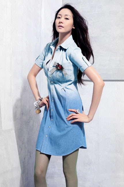 Thời trang hè của Sung Yu Ri: Trang nhã và dịu dàng - 9