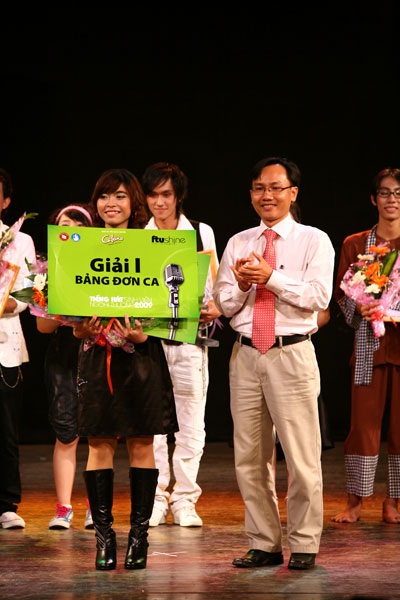 Trò chuyện cùng nữ sinh hát hay nhất trường Ngoại Thương  - 1