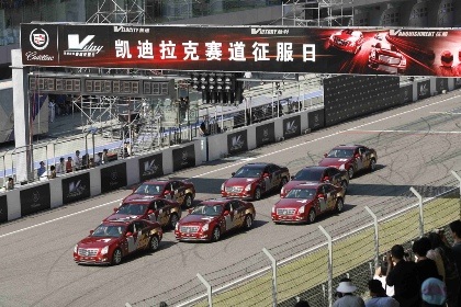 Những pha trình diễn "nghẹt thở" với Cadillac CTS - 4