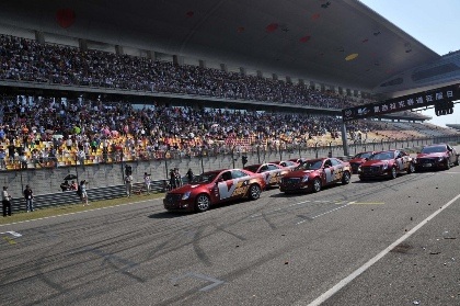 Những pha trình diễn "nghẹt thở" với Cadillac CTS - 3