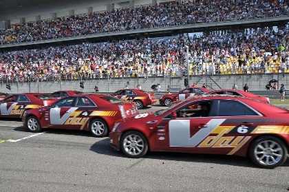 Những pha trình diễn "nghẹt thở" với Cadillac CTS - 2